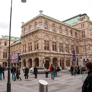 Opera Am Operneck Self Check In , Viena Austria